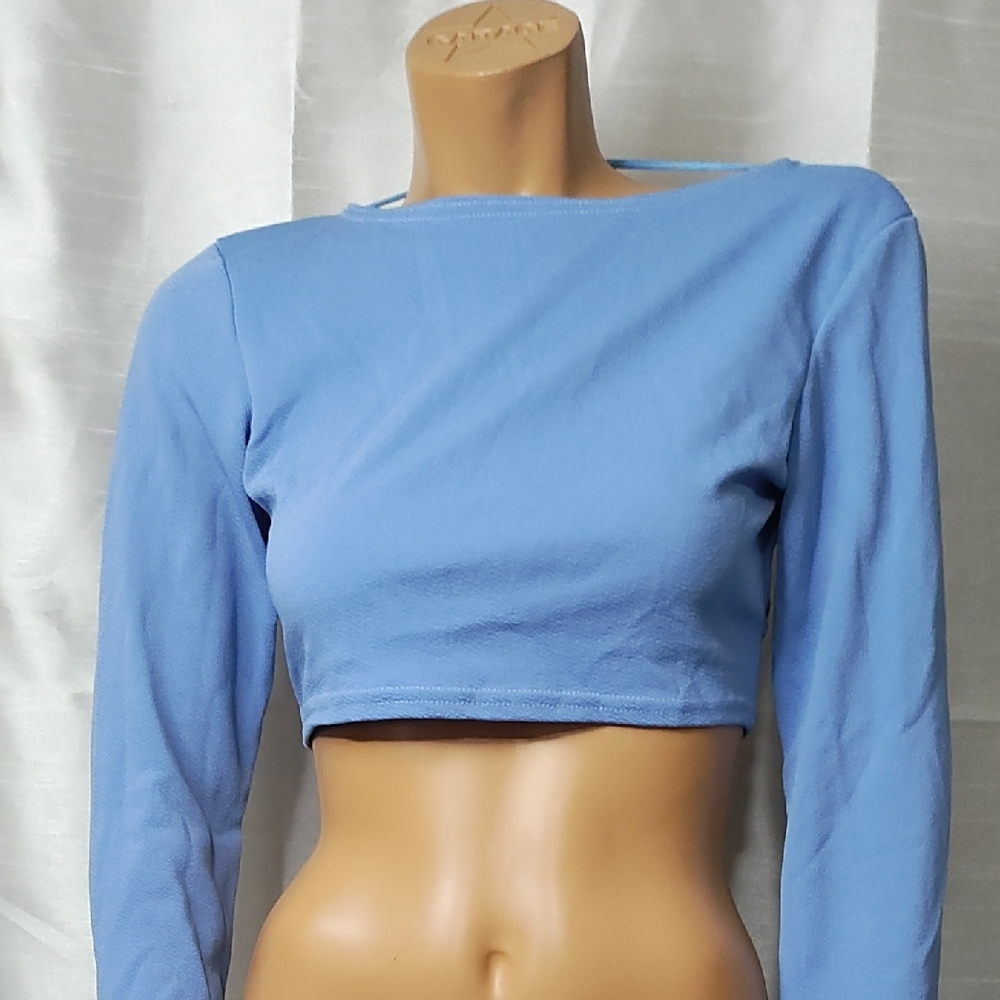 PrettyLittleThing Blue Fitted Long Sleeve Crop‎ Top